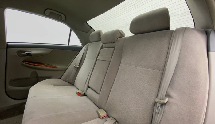 2010 Toyota Corolla Altis 1.8 G, Petrol, Manual, 87,478 km, Right Side Rear Door Cabin