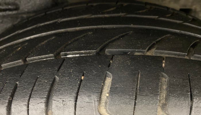 2010 Toyota Corolla Altis 1.8 G, Petrol, Manual, 87,478 km, Right Rear Tyre Tread