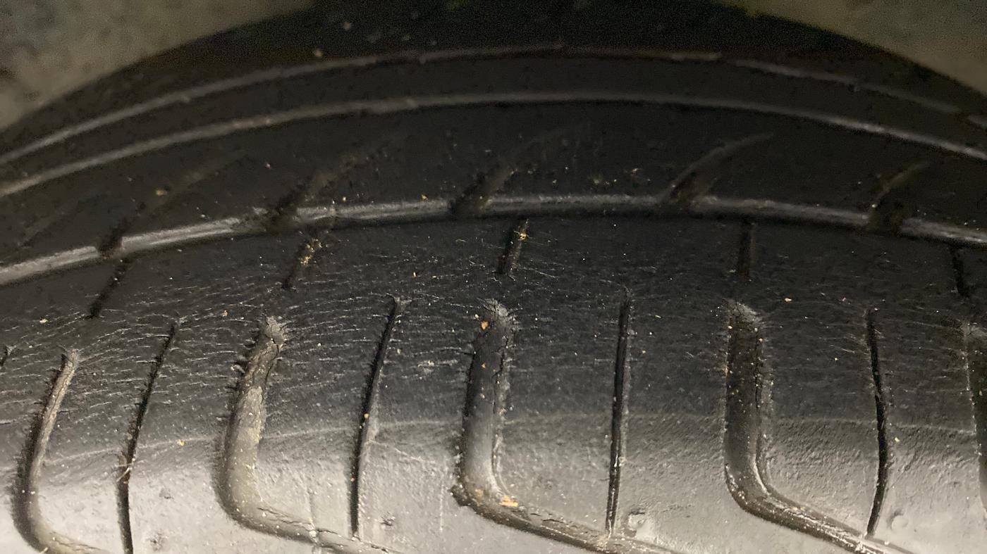 2010 Toyota Corolla Altis 1.8 G, Petrol, Manual, 87,478 km, Left Front Tyre Tread