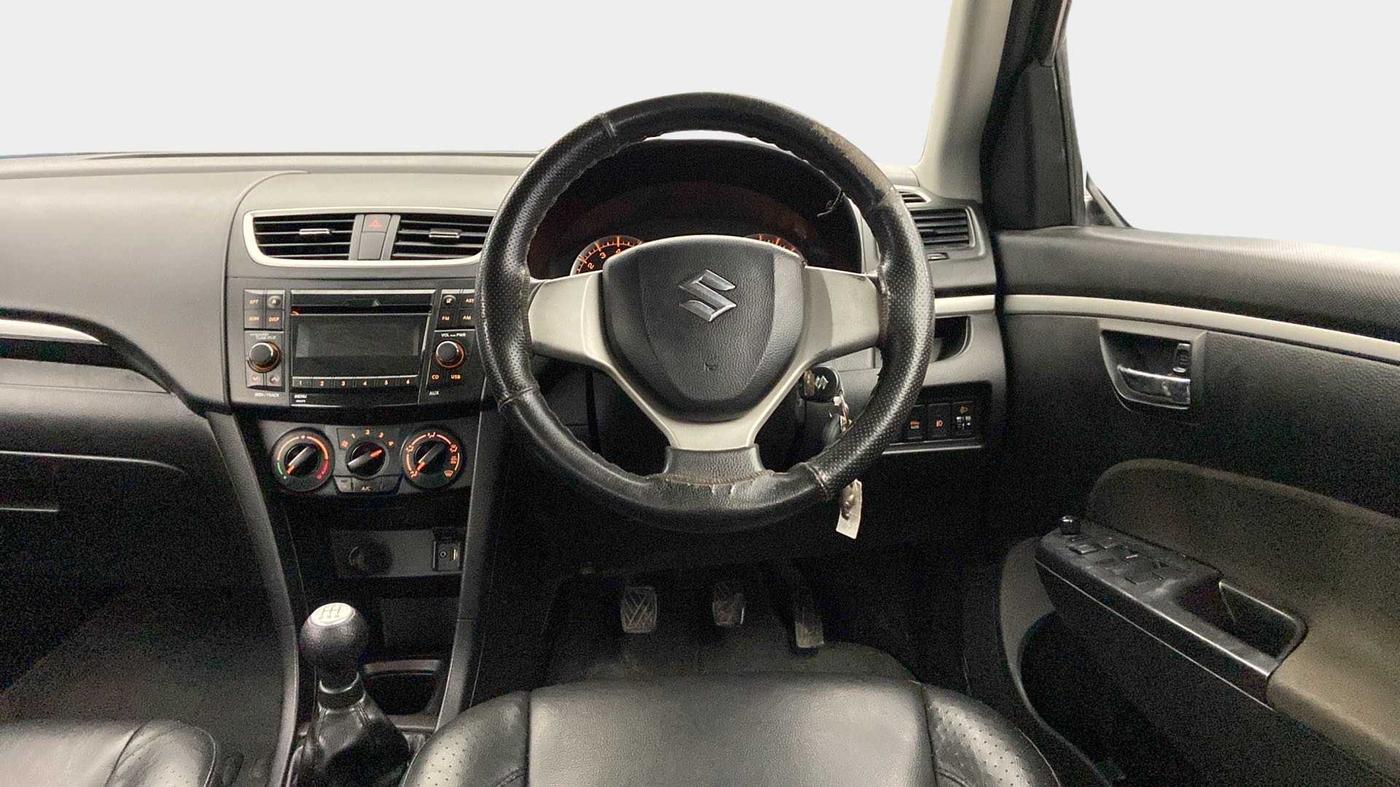 2015 Maruti Swift VXI, Petrol, Manual, 59,365 km, Steering Wheel Close Up