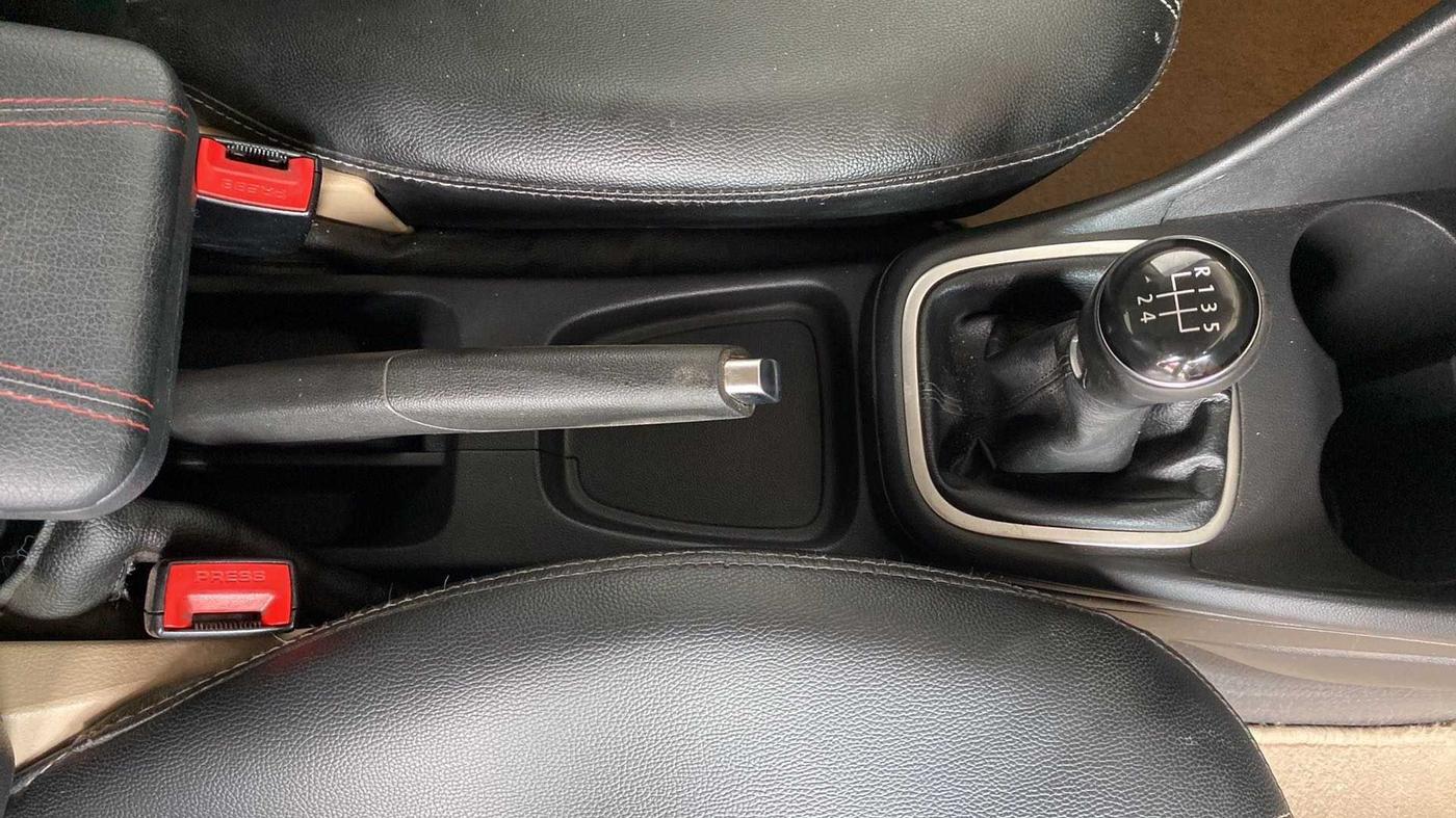 2017 Volkswagen Polo HIGHLINE1.2L, Petrol, Manual, 30,862 km, Gear Lever