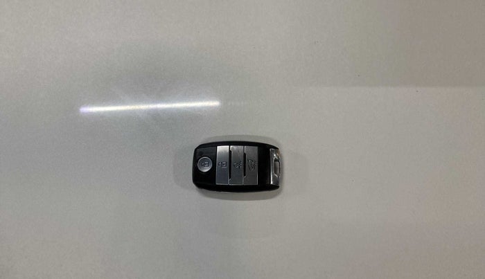 2021 KIA SONET HTX 1.0 IMT, Petrol, Manual, 50,411 km, Key Close Up