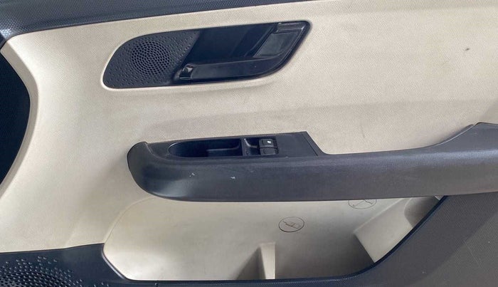 2021 Tata ALTROZ XE PETROL, Petrol, Manual, 47,357 km, Driver Side Door Panels Control