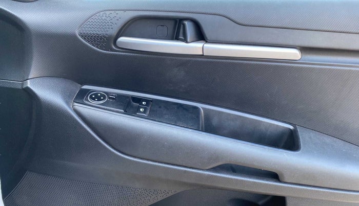 2021 KIA SONET HTE 1.2, Petrol, Manual, 12,341 km, Driver Side Door Panels Control