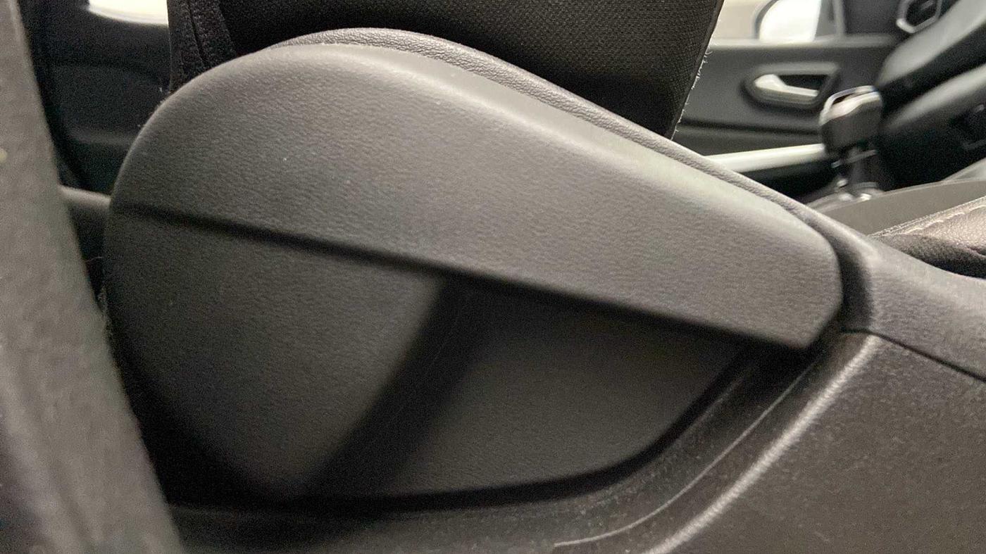 2022 Nissan MAGNITE XV PREMIUM, Petrol, Manual, 29,170 km, Driver Side Adjustment Panel