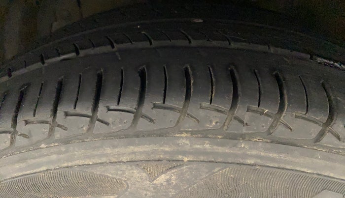 2020 Maruti Ciaz DELTA 1.5 SHVS MT PETROL, Petrol, Manual, 38,299 km, Left Front Tyre Tread