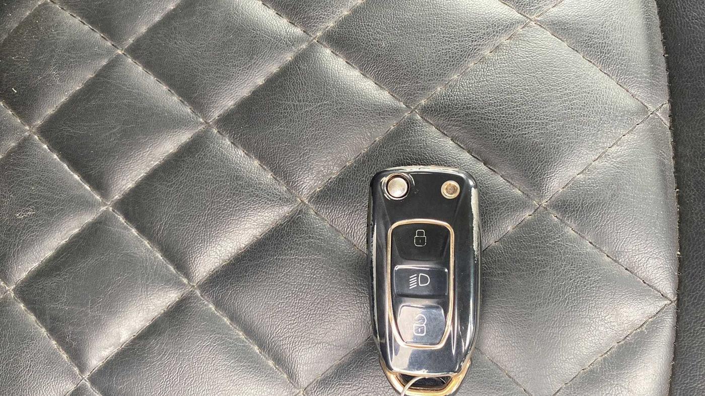 2022 Tata Tiago XZ PLUS CNG, CNG, Manual, 42,172 km, Key Close Up