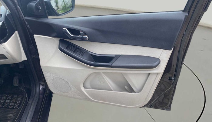 2022 Tata Tiago XZ PLUS CNG, CNG, Manual, 42,172 km, Driver Side Door Panels Control