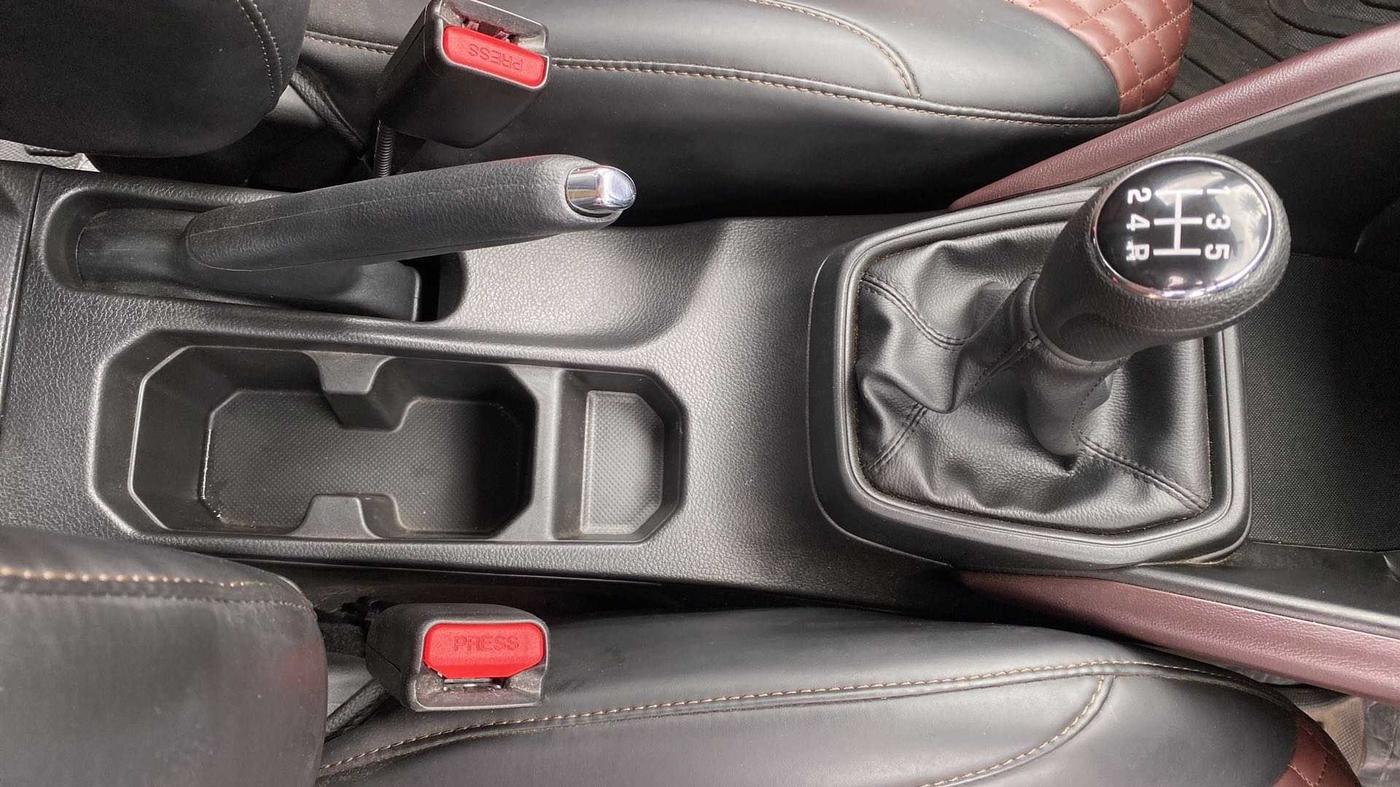 2023 Maruti Grand Vitara SIGMA SMART HYBRID, Petrol, Manual, 20,888 km, Gear Lever