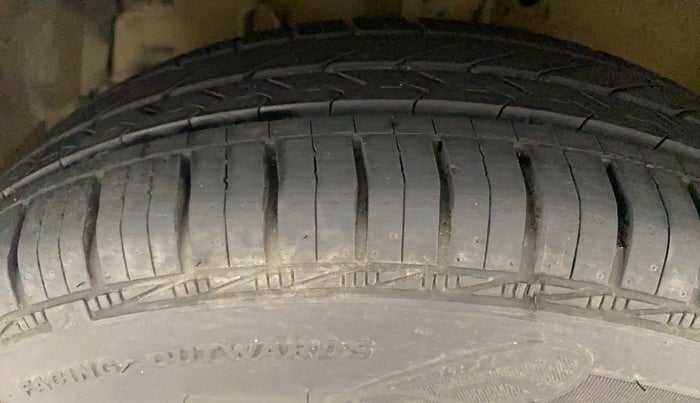 2015 Maruti Swift VXI, Petrol, Manual, 56,399 km, Left Front Tyre Tread
