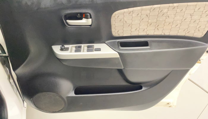 2014 Maruti Wagon R 1.0 VXI, Petrol, Manual, 82,798 km, Driver Side Door Panels Control
