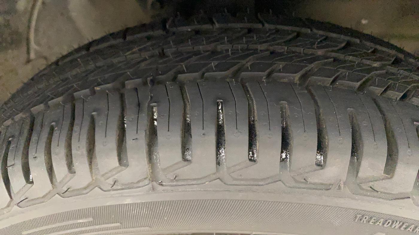 2014 Maruti Wagon R 1.0 VXI, Petrol, Manual, 82,798 km, Right Front Tyre Tread