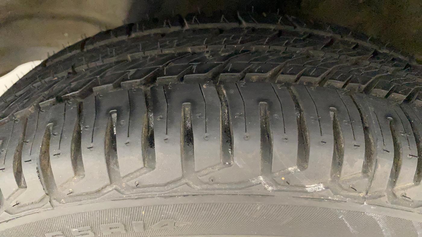 2014 Maruti Wagon R 1.0 VXI, Petrol, Manual, 82,798 km, Left Front Tyre Tread