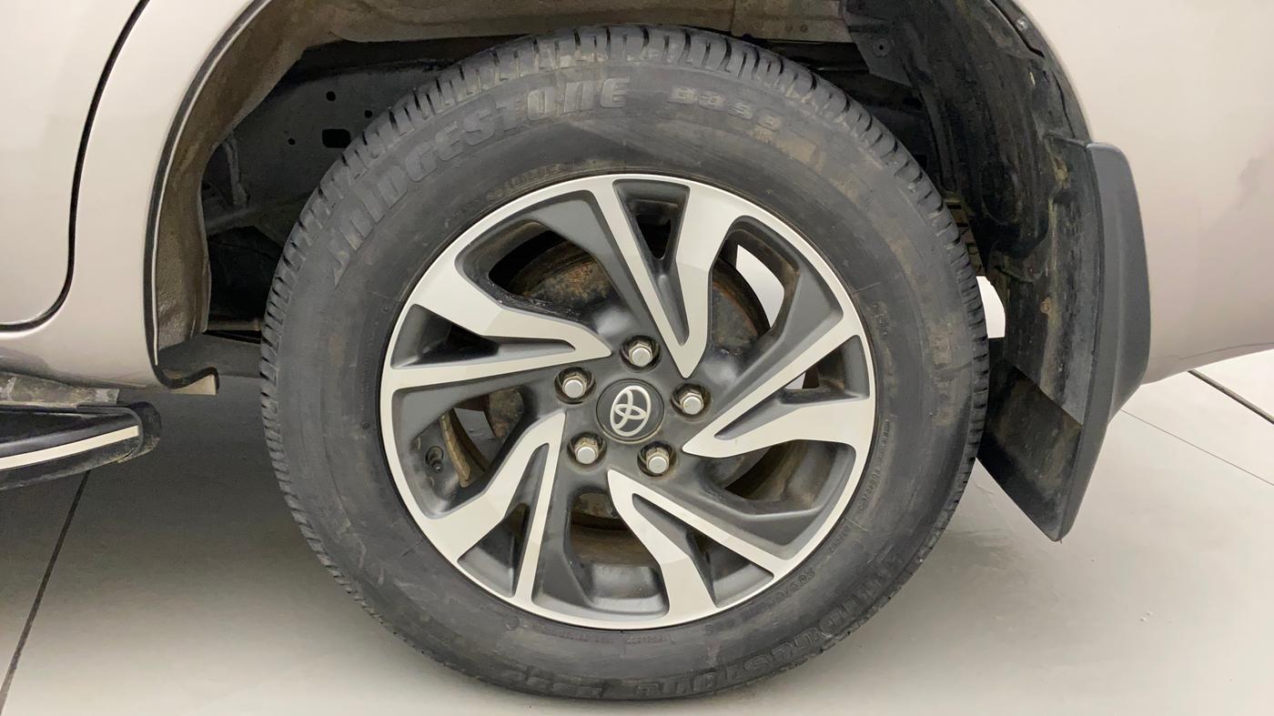 2022 Toyota Innova Crysta 2.4 G 7 STR, Diesel, Manual, 25,043 km, Left Rear Wheel