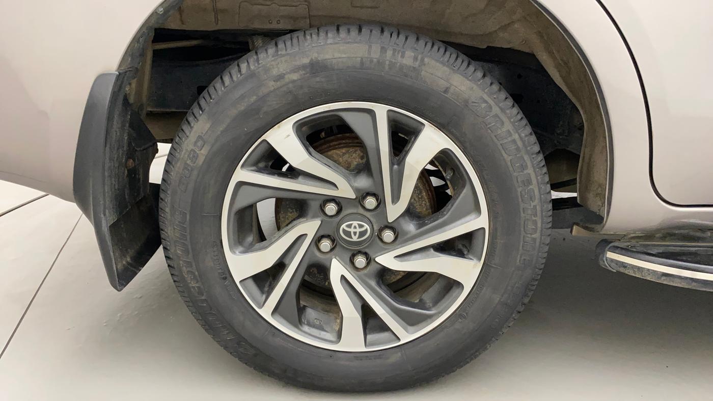2022 Toyota Innova Crysta 2.4 G 7 STR, Diesel, Manual, 25,043 km, Right Rear Wheel