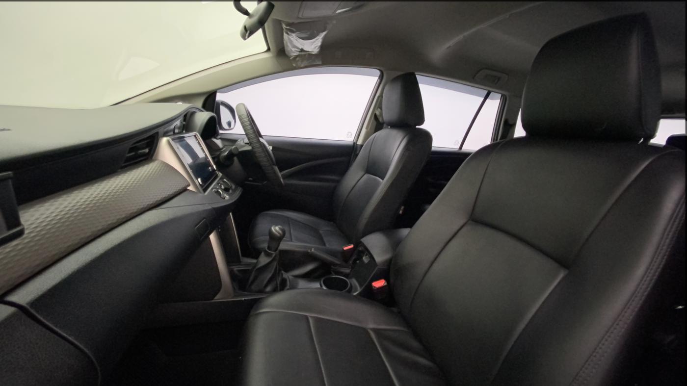 2022 Toyota Innova Crysta 2.4 G 7 STR, Diesel, Manual, 25,043 km, Right Side Front Door Cabin