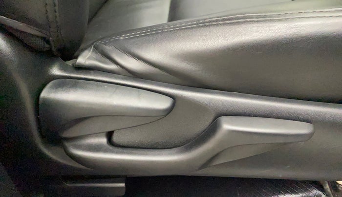 2022 Toyota Innova Crysta 2.4 G 7 STR, Diesel, Manual, 25,043 km, Driver Side Adjustment Panel
