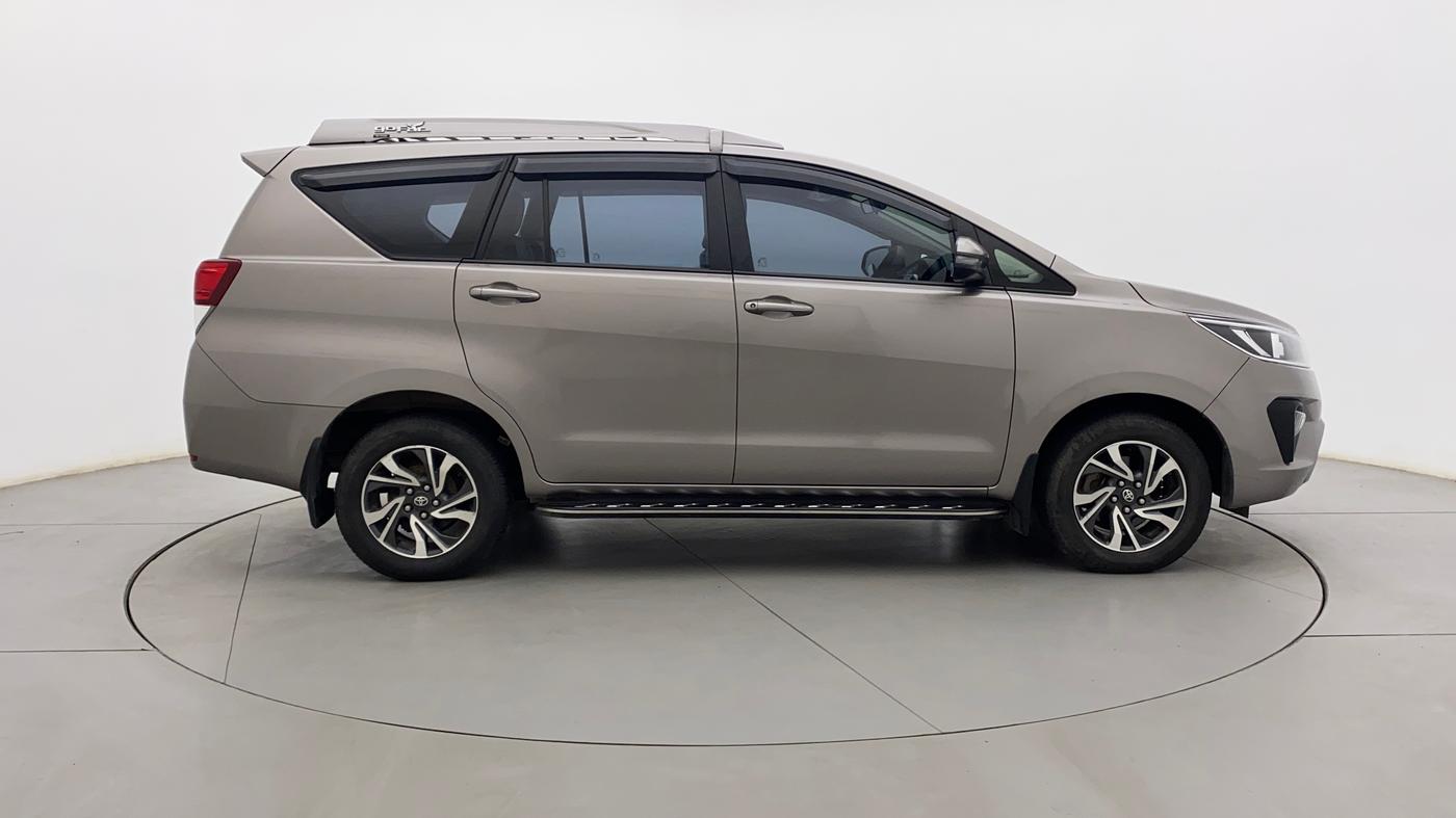 2022 Toyota Innova Crysta 2.4 G 7 STR, Diesel, Manual, 25,043 km, Right Side View