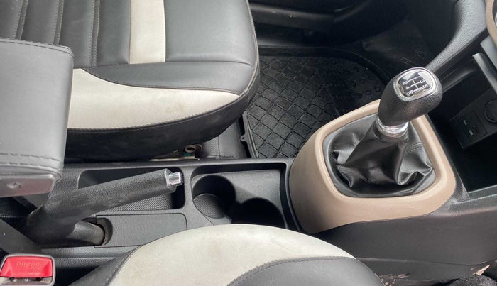 2014 Hyundai Xcent S (O) 1.2, CNG, Manual, 67,346 km, Gear Lever