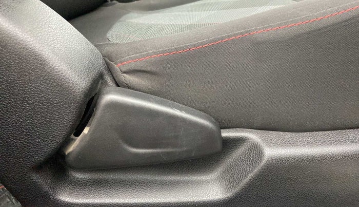 2021 Renault Kwid RXT 1.0 AMT (O), Petrol, Automatic, 15,248 km, Driver Side Adjustment Panel