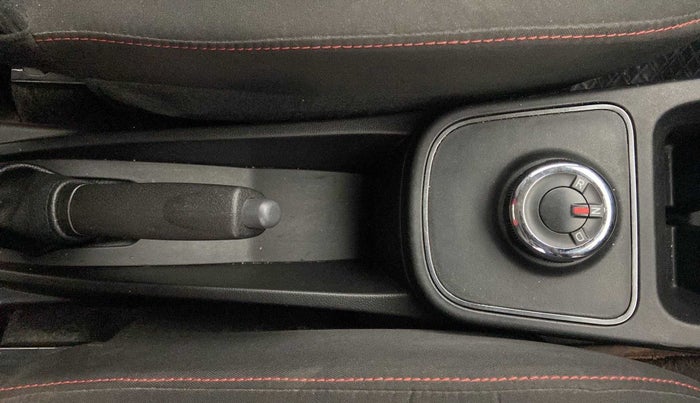 2021 Renault Kwid RXT 1.0 AMT (O), Petrol, Automatic, 15,248 km, Gear Lever