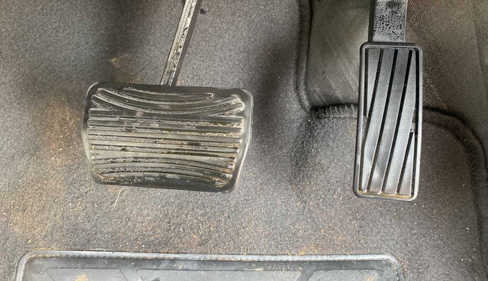 2023 Mahindra XUV300 W8 (O) 1.2 PETROL AMT, Petrol, Automatic, 5,990 km, Pedals