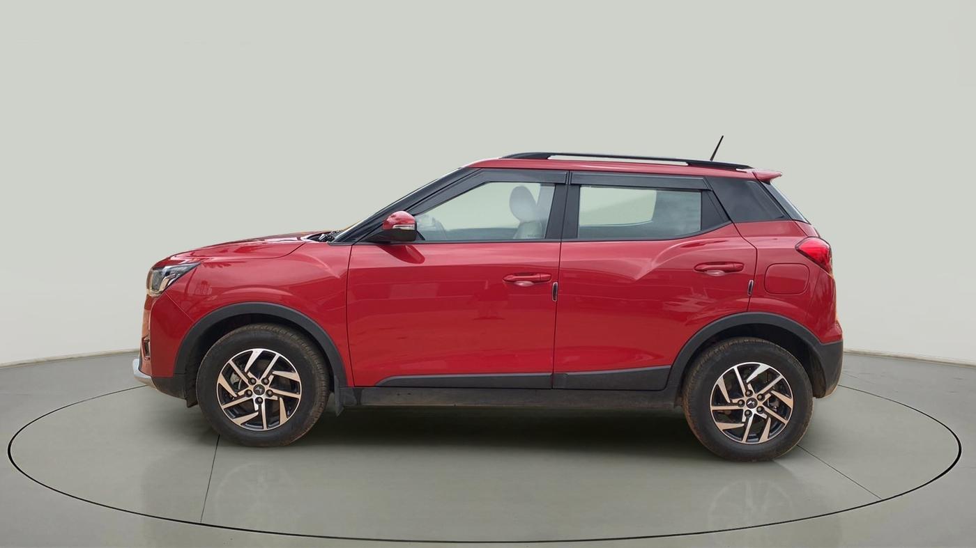 2023 Mahindra XUV300 W8 (O) 1.2 PETROL AMT, Petrol, Automatic, 5,990 km, Left Side