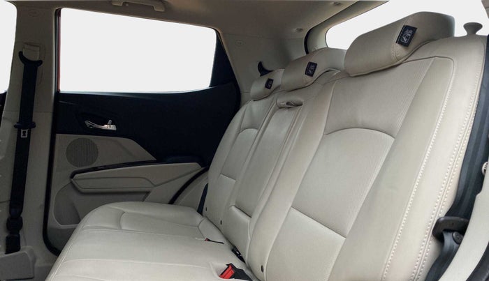 2023 Mahindra XUV300 W8 (O) 1.2 PETROL AMT, Petrol, Automatic, 5,990 km, Right Side Rear Door Cabin