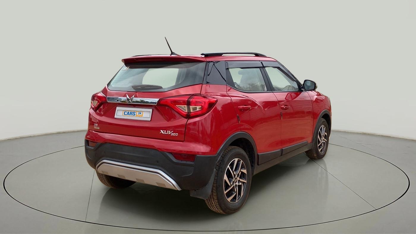 2023 Mahindra XUV300 W8 (O) 1.2 PETROL AMT, Petrol, Automatic, 5,990 km, Right Back Diagonal