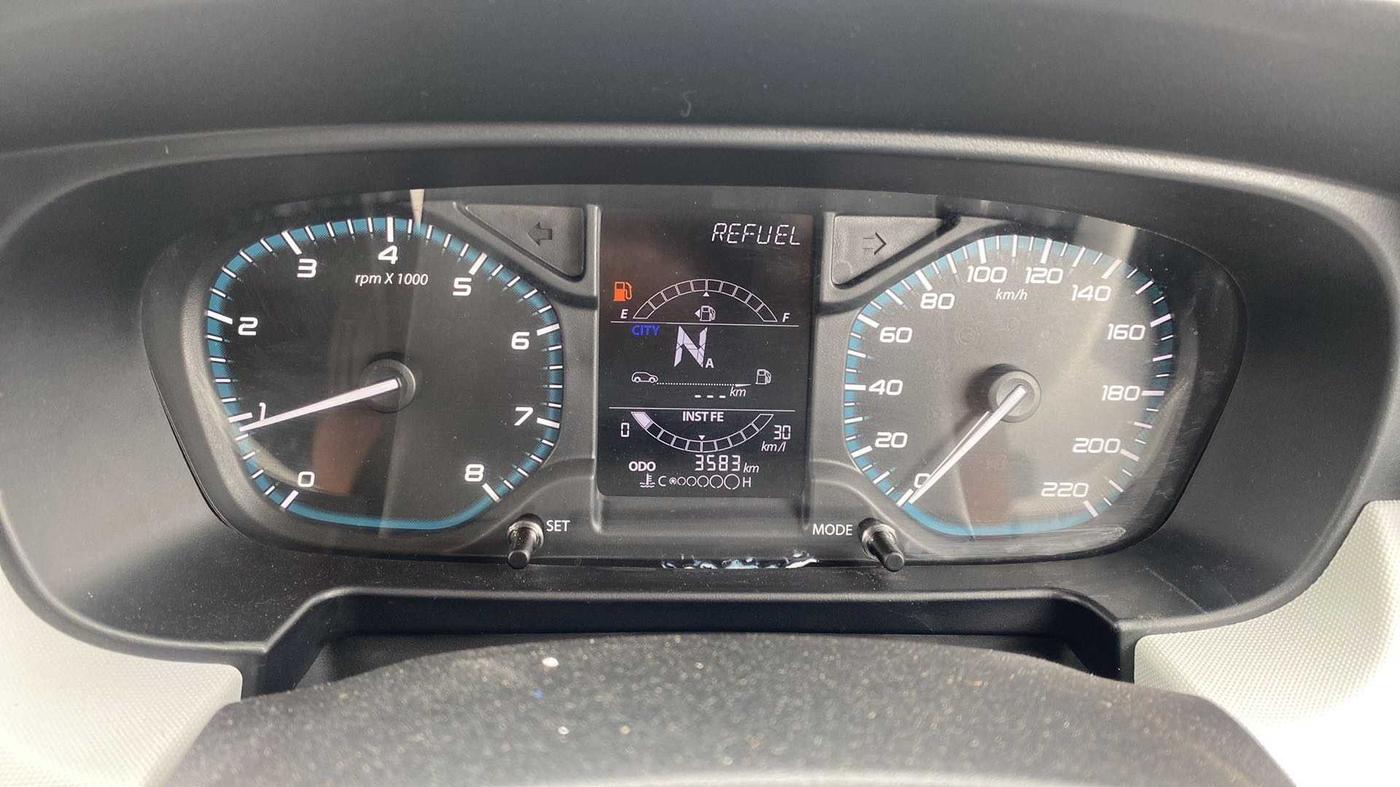 2022 Tata PUNCH ACCOMPLISHED DAZZLE PACK AMT, Petrol, Automatic, 3,572 km, Odometer Image