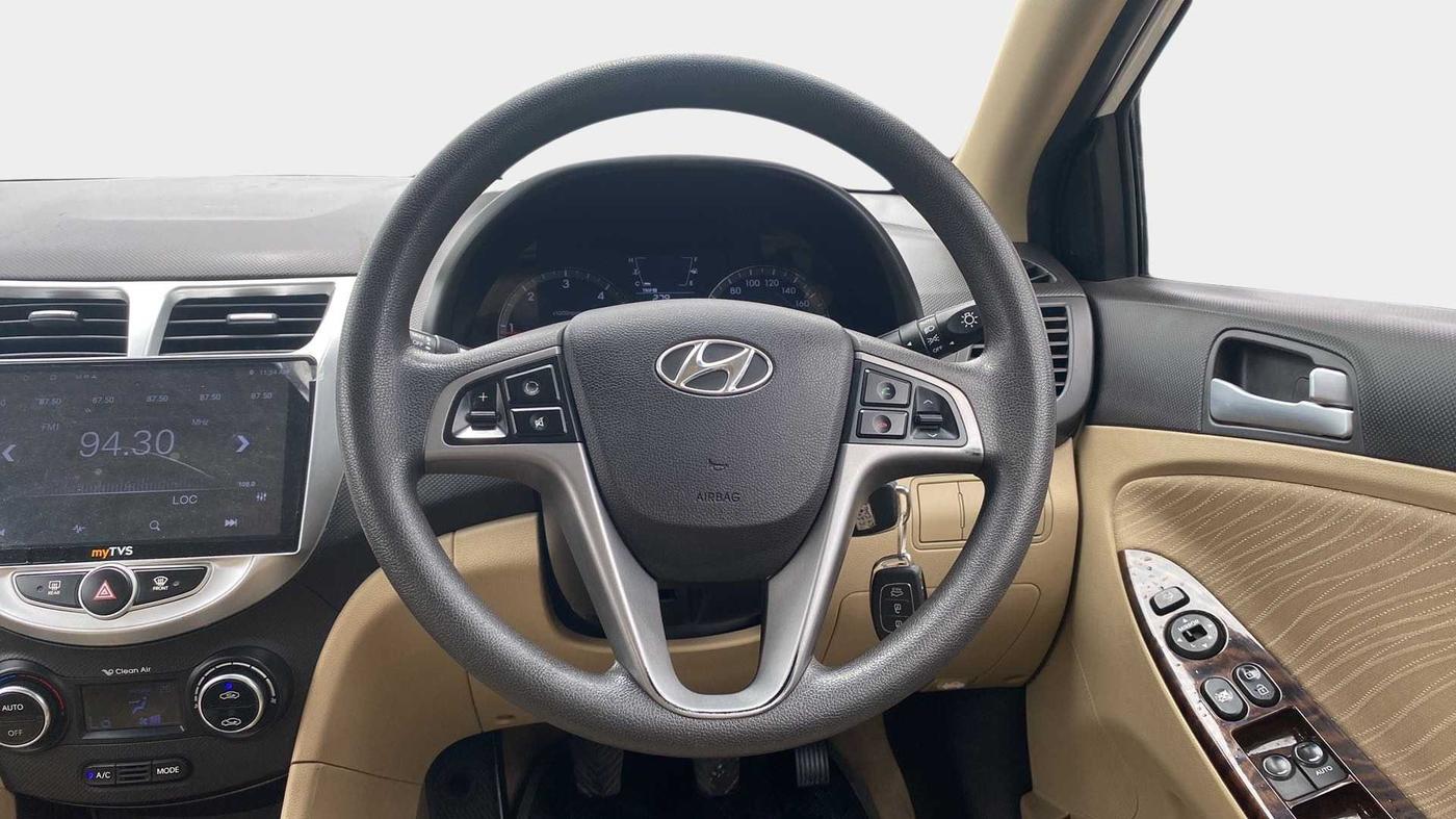 2015 Hyundai Verna FLUIDIC 1.6 CRDI S 4S, Diesel, Manual, 46,680 km, Steering Wheel Close Up