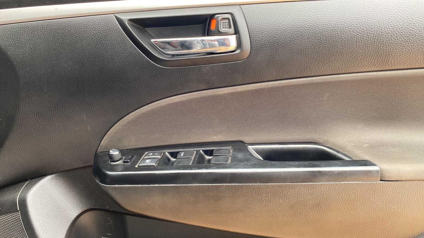 2016 Maruti Swift VXI, Petrol, Manual, 43,756 km, Driver Side Door Panels Control