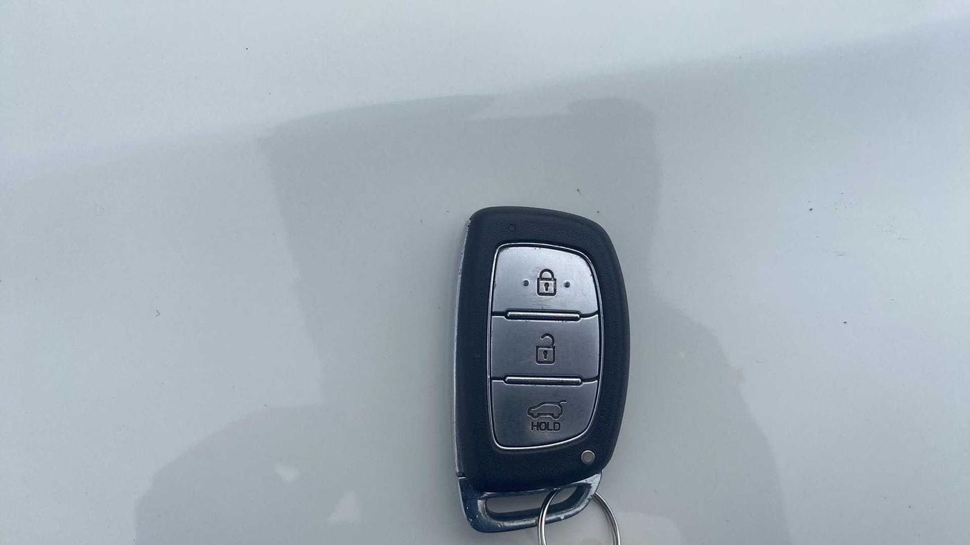 2017 Hyundai Elite i20 ASTA 1.2 (O), Petrol, Manual, 70,835 km, Key Close Up