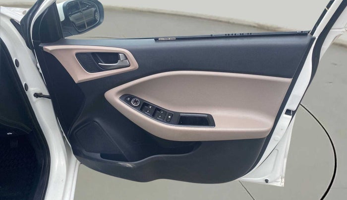 2017 Hyundai Elite i20 ASTA 1.2 (O), Petrol, Manual, 70,835 km, Driver Side Door Panels Control