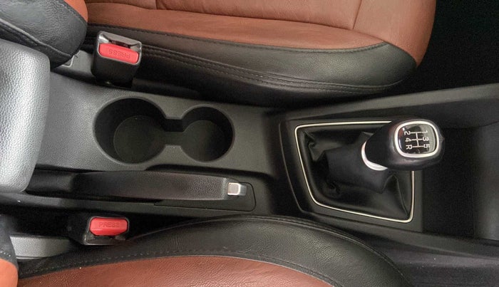 2016 Hyundai Elite i20 ASTA 1.2, CNG, Manual, 52,427 km, Gear Lever