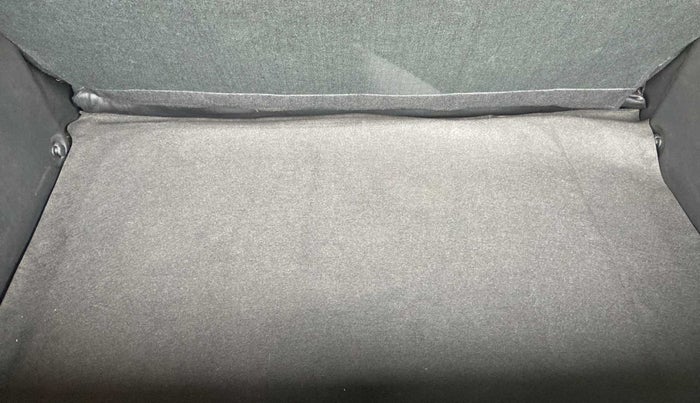 2016 Hyundai Elite i20 ASTA 1.2, CNG, Manual, 52,427 km, Boot Inside