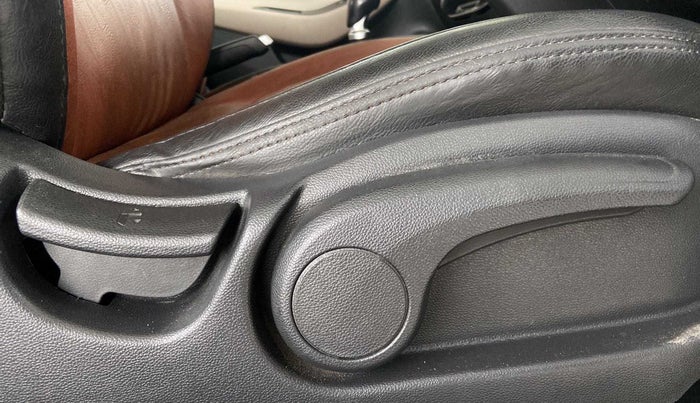 2016 Hyundai Elite i20 ASTA 1.2, CNG, Manual, 52,427 km, Driver Side Adjustment Panel