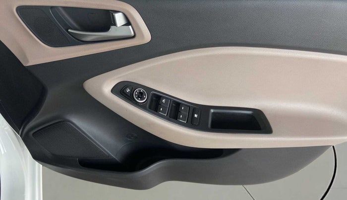 2016 Hyundai Elite i20 ASTA 1.2, CNG, Manual, 52,427 km, Driver Side Door Panels Control