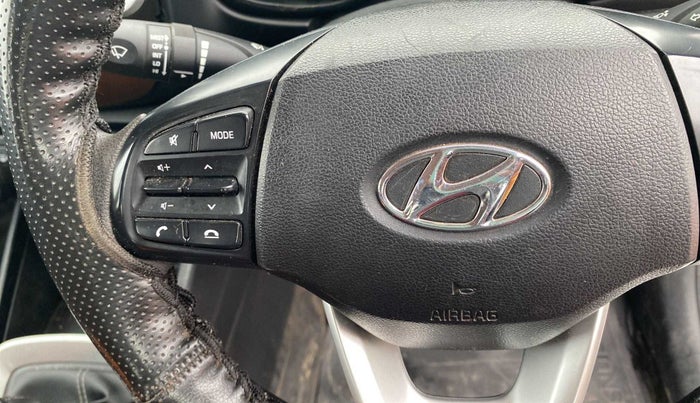 2022 Hyundai VENUE S 1.2, Petrol, Manual, 34,231 km, Steering wheel - Sound system control not functional