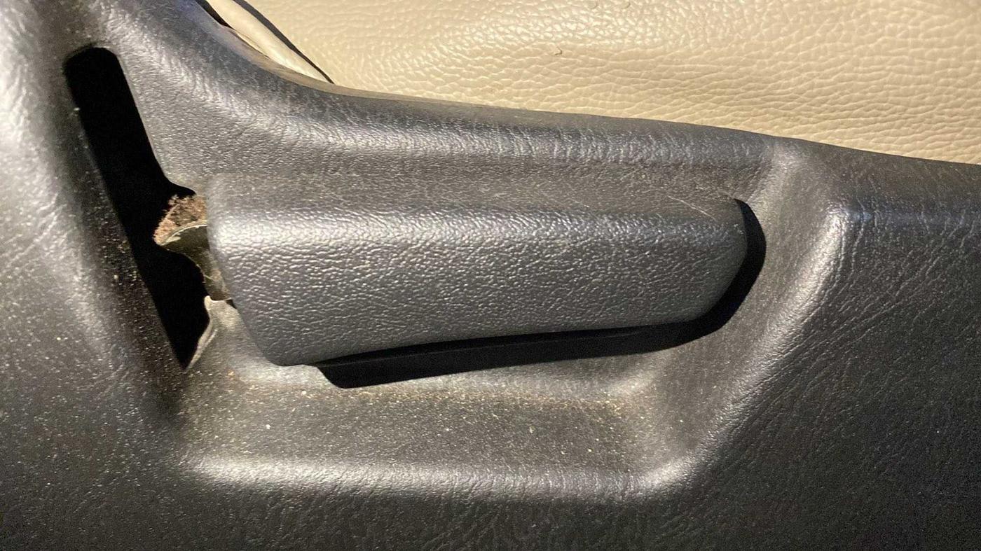 2019 Maruti Alto LXI CNG, CNG, Manual, 56,266 km, Driver Side Adjustment Panel