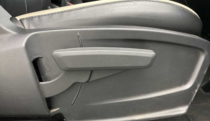 2022 Tata PUNCH ACCOMPLISHED DAZZLE PACK MT, Petrol, Manual, 12,157 km, Driver Side Adjustment Panel