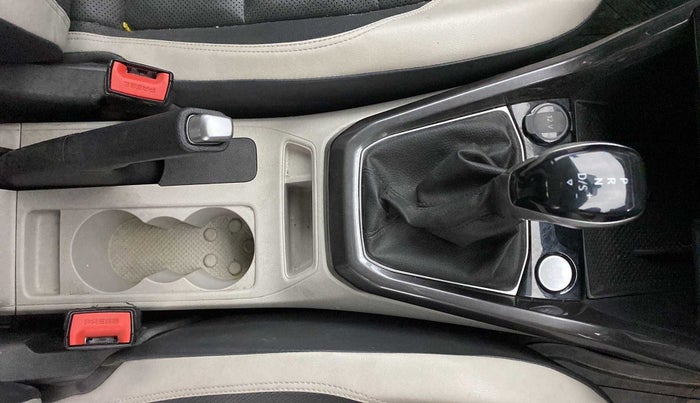 2022 Volkswagen TAIGUN TOPLINE 1.0 TSI AT, Petrol, Automatic, 36,216 km, Gear Lever