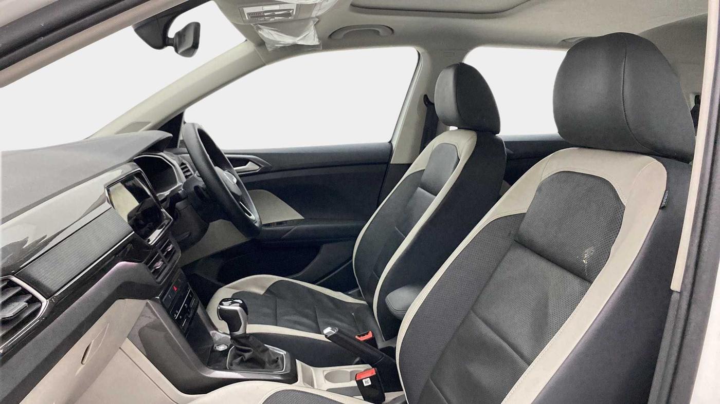 2022 Volkswagen TAIGUN TOPLINE 1.0 TSI AT, Petrol, Automatic, 36,216 km, Right Side Front Door Cabin