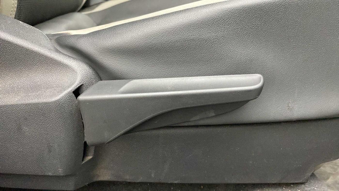 2022 Volkswagen TAIGUN TOPLINE 1.0 TSI AT, Petrol, Automatic, 36,216 km, Driver Side Adjustment Panel