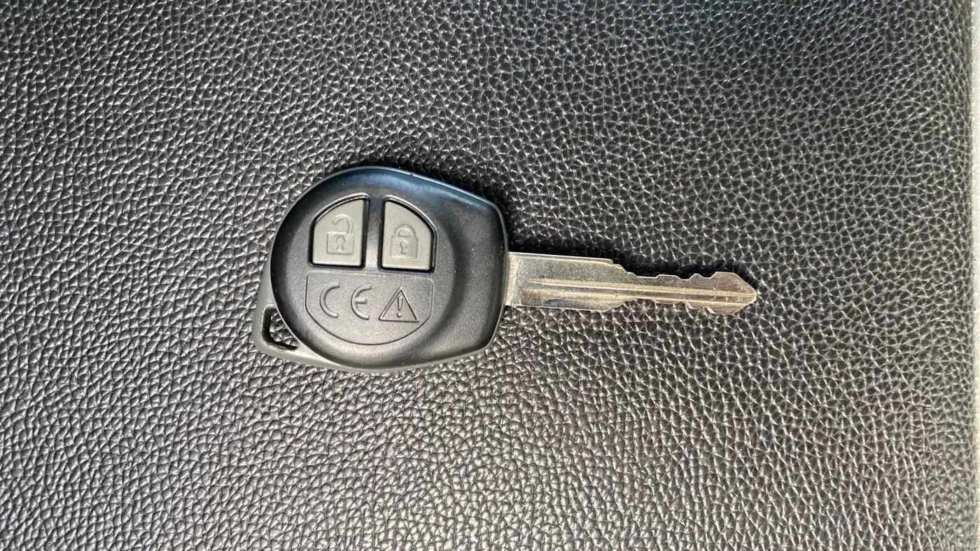 2021 Maruti Swift VXI, Petrol, Manual, 23,180 km, Key Close Up