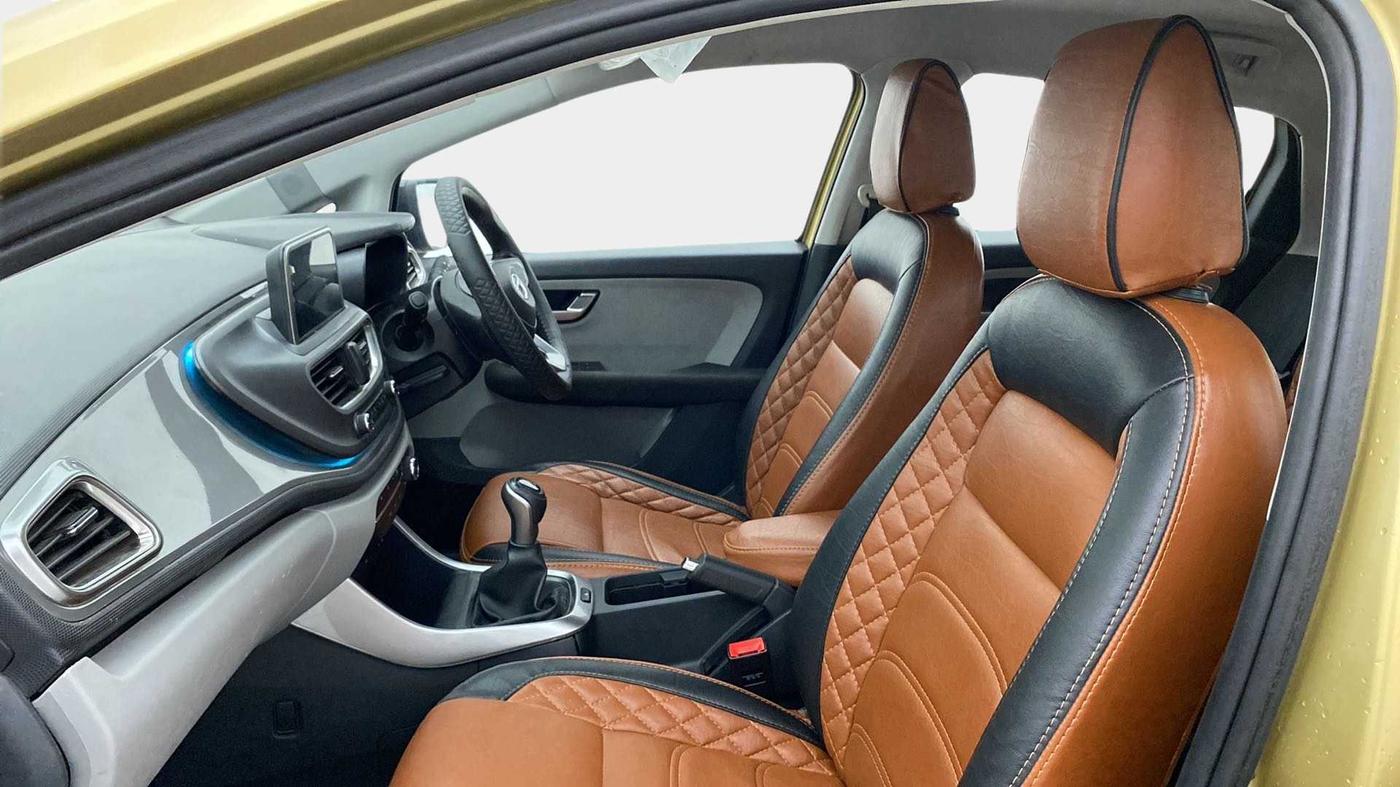 2020 Tata ALTROZ XZ PETROL, CNG, Manual, 35,548 km, Right Side Front Door Cabin