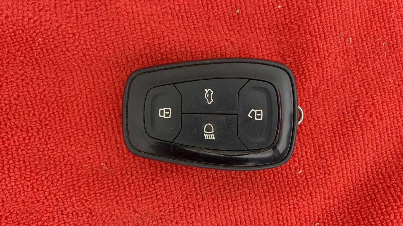 2020 Tata ALTROZ XZ PETROL, CNG, Manual, 35,548 km, Key Close Up