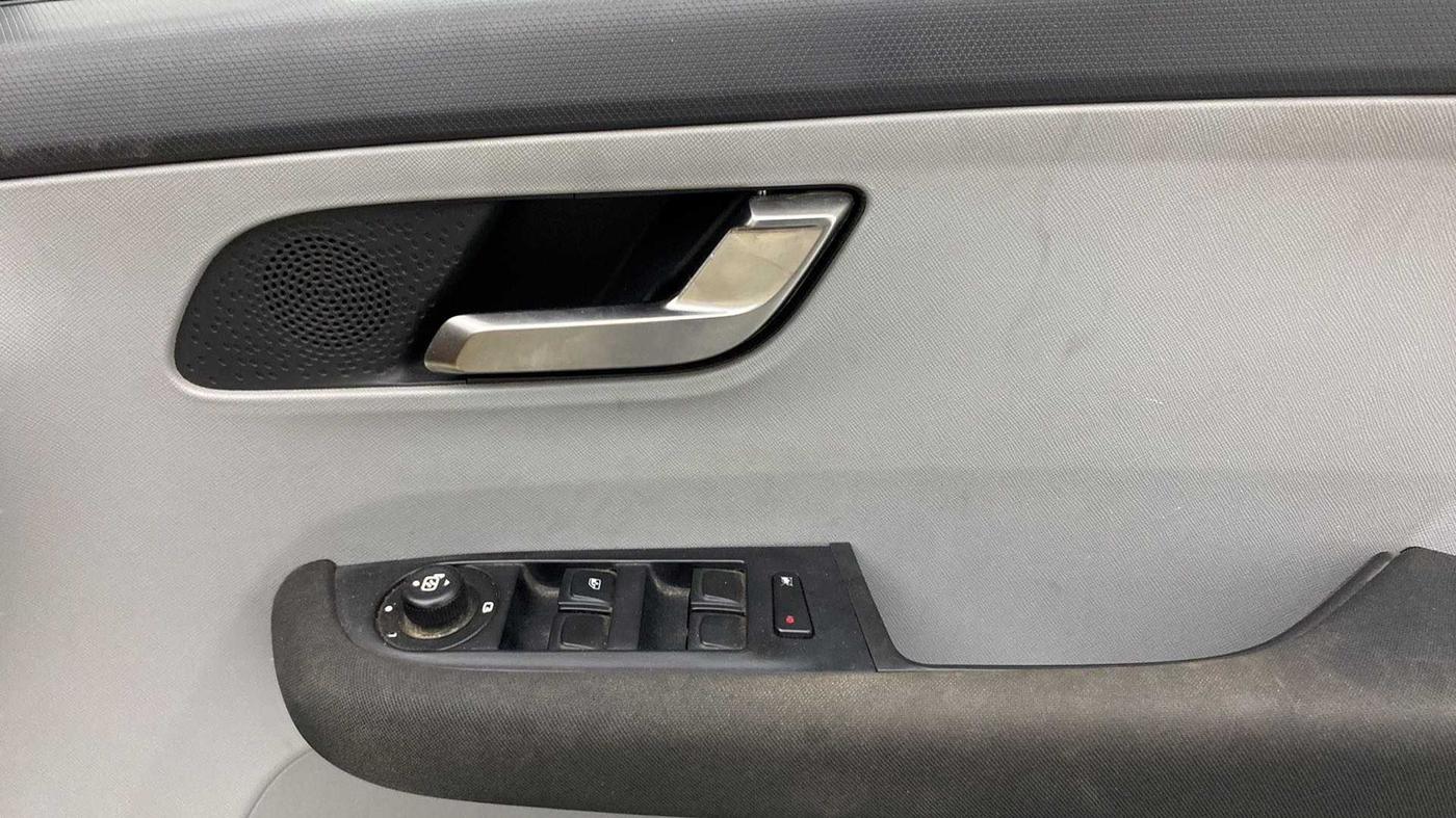 2020 Tata ALTROZ XZ PETROL, CNG, Manual, 35,548 km, Driver Side Door Panels Control