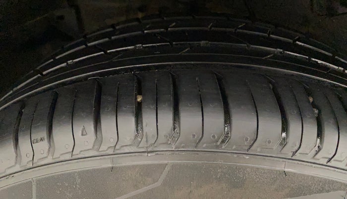2018 Tata NEXON XZA PLUS PETROL, Petrol, Automatic, 52,007 km, Right Rear Tyre Tread