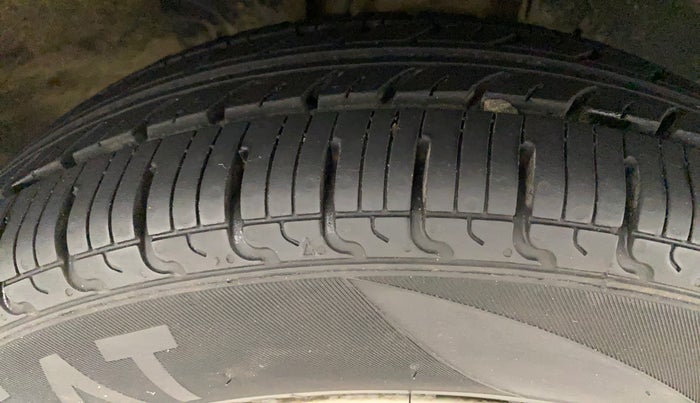2019 Renault Kwid RXT 1.0 AMT (O), Petrol, Automatic, 33,894 km, Right Front Tyre Tread